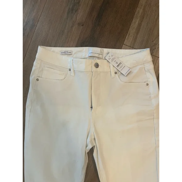 NWT White House Black Market White High-Rise Skinny Flare Jeans Size 8 - Picture 7 of 12